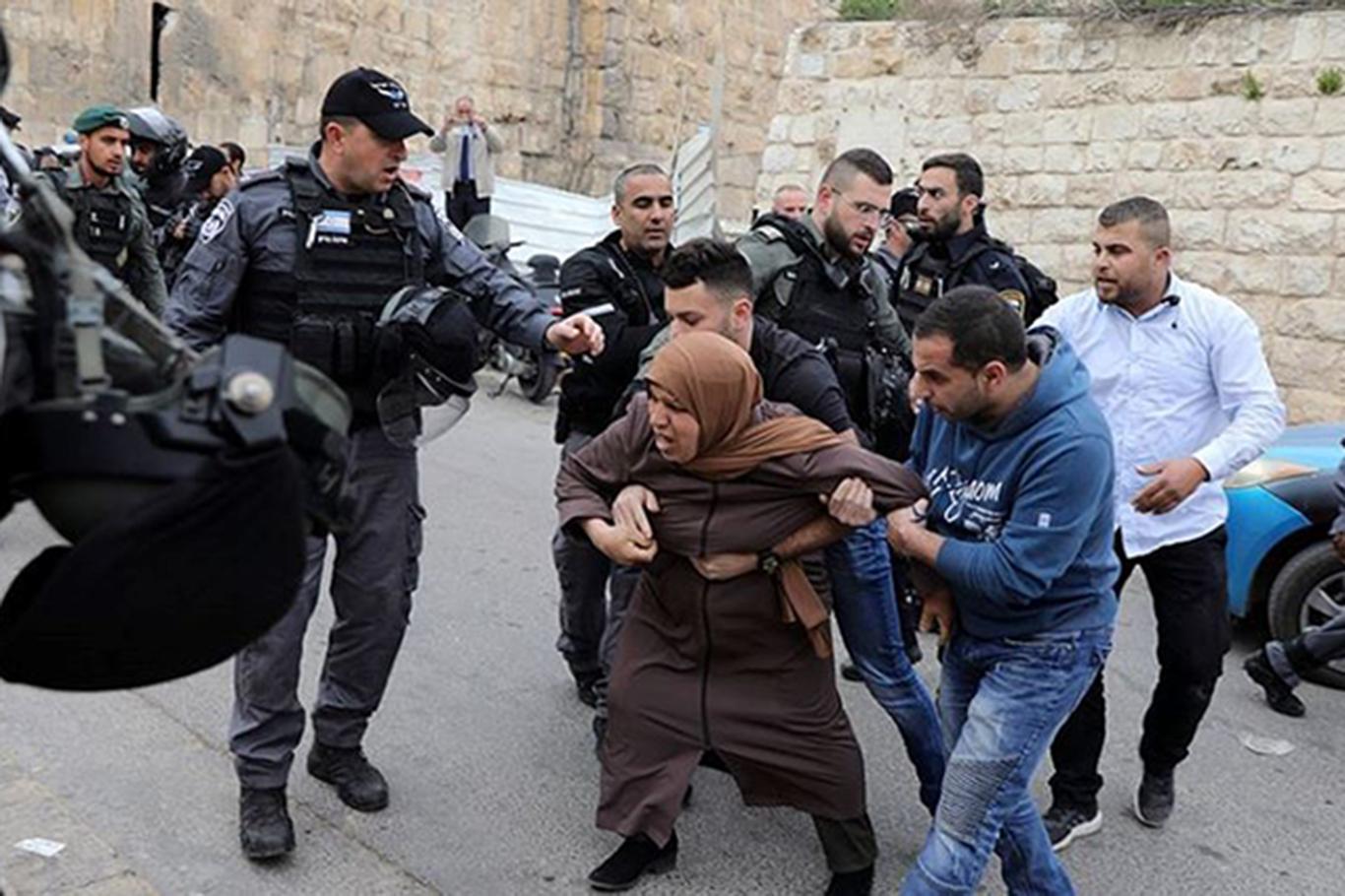 Aralarında 18 çocuk ve 4 kadının da olduğu 100 Filistinli alıkonuldu